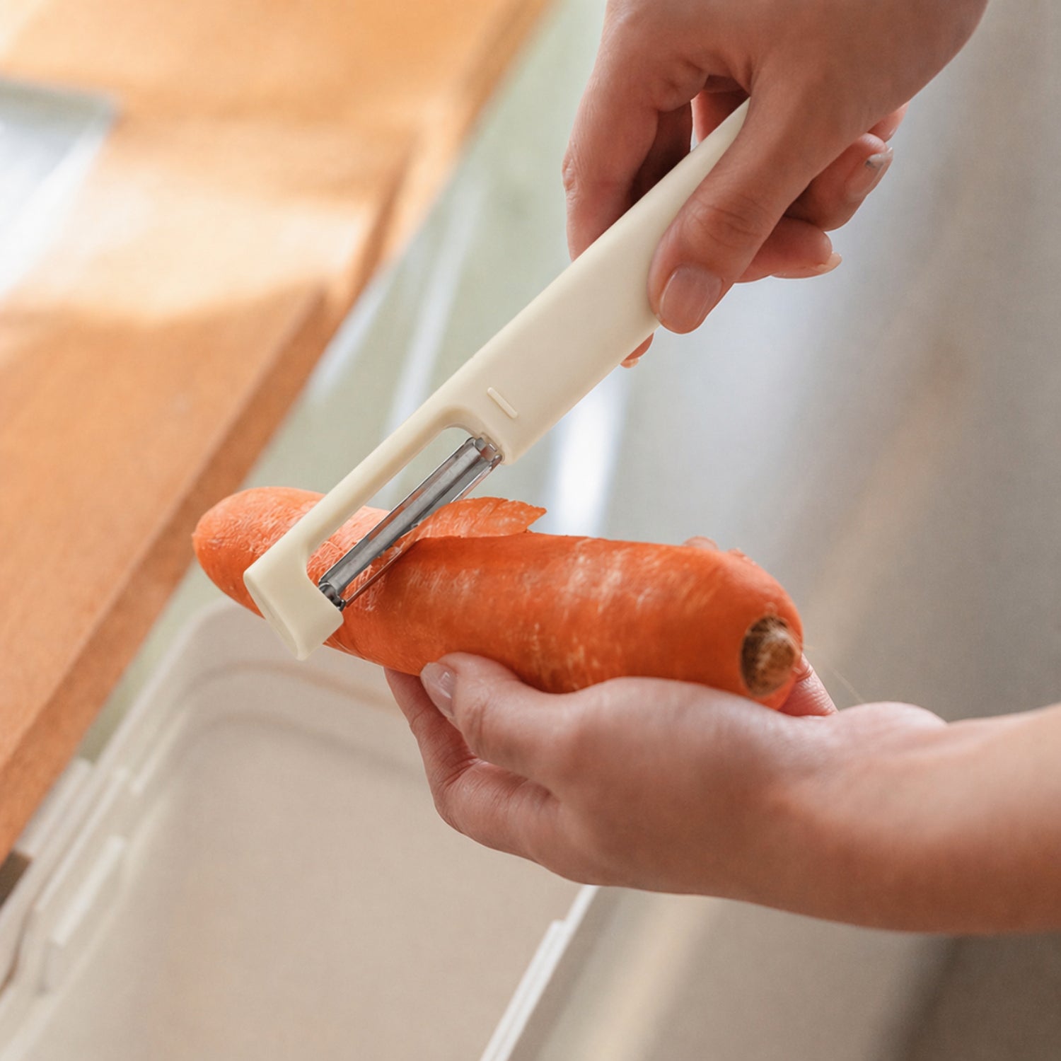 Plastic Peeler For Vegetables And Fruits ( 15x2.5cm Beige )