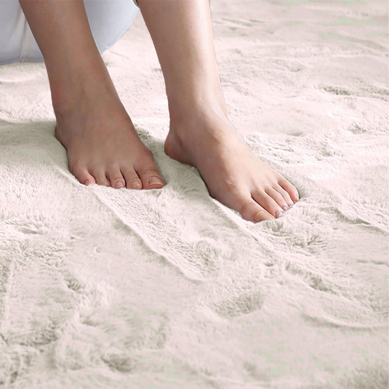 Rabbit Fur Super Soft Carpet (Skin, 4x6 Feet)