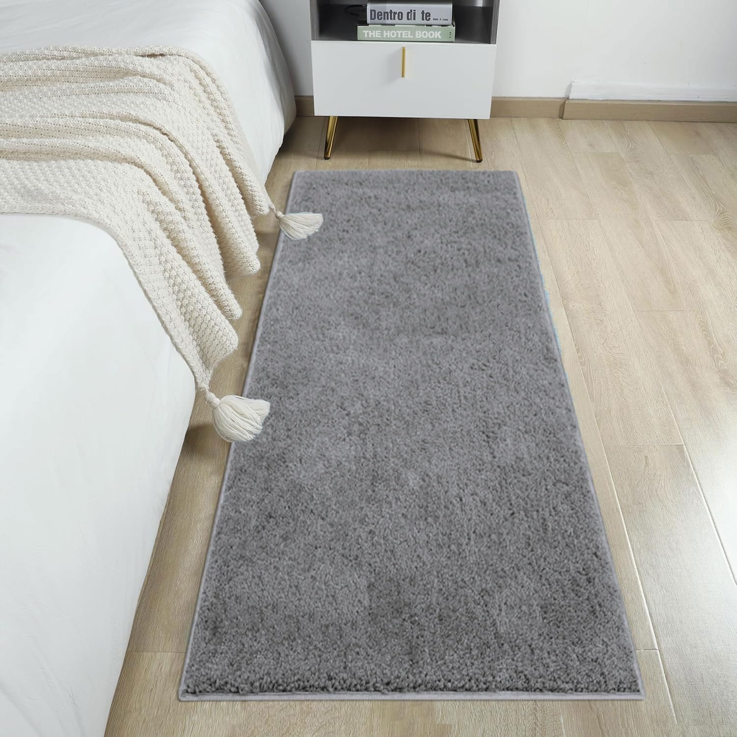 Newman Floor Runner 2500 GSM (2x5 Feet, Silver)