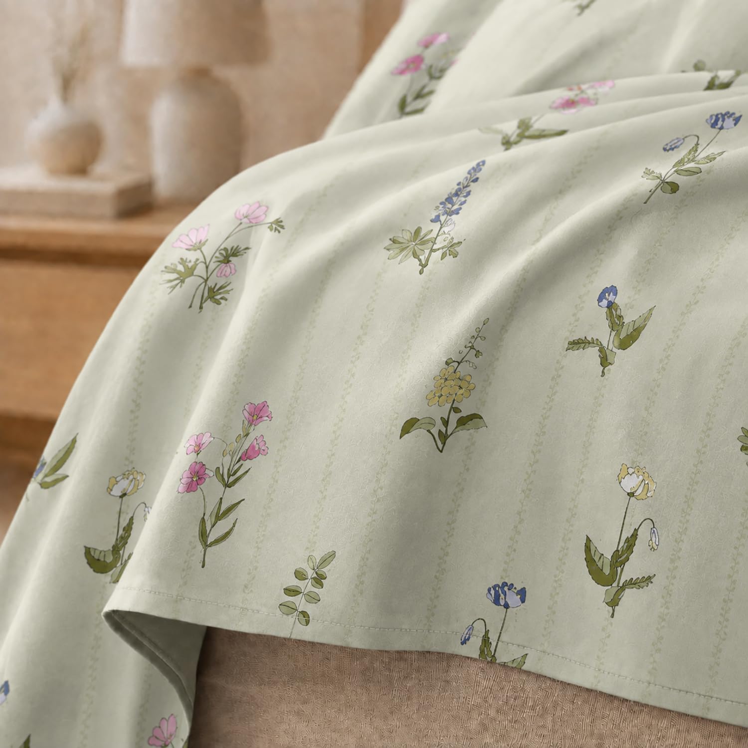 King Size Double Bedsheet with 2 Pillow Covers Premium Dusty Floral Printed ( Grey ,108x108 inch )