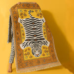 Polyester White Tiger Design Carpets with Tassel Latex Backing (4x6 ft, Multi)